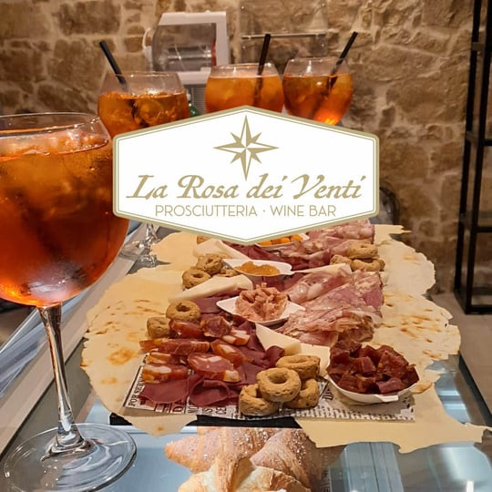 LA Rosa dei Venti prosciutteria a Sant'Antioco. Salumi pregiati e aperitivi sfiziosi in un ambiente familiare. Con la Sant'Antioco card avrai il 10% di sconto su una spesa minima di 15€. andreamilanoweb